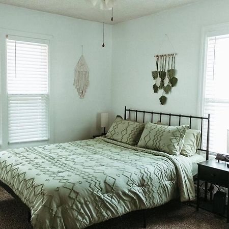Bluebird Cottage, Walking Distance To Fairgrounds Hutchinson Eksteriør billede