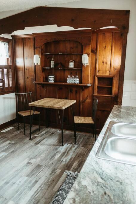Bluebird Cottage, Walking Distance To Fairgrounds Hutchinson Eksteriør billede
